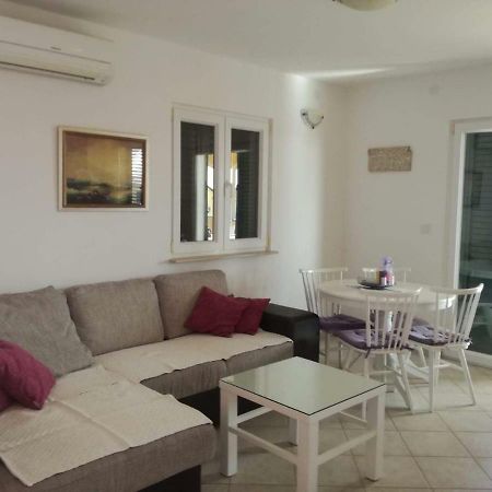 Apartman Dora Povljana Exterior foto