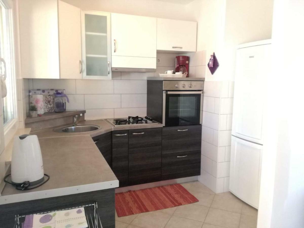 Apartman Dora Povljana Exterior foto