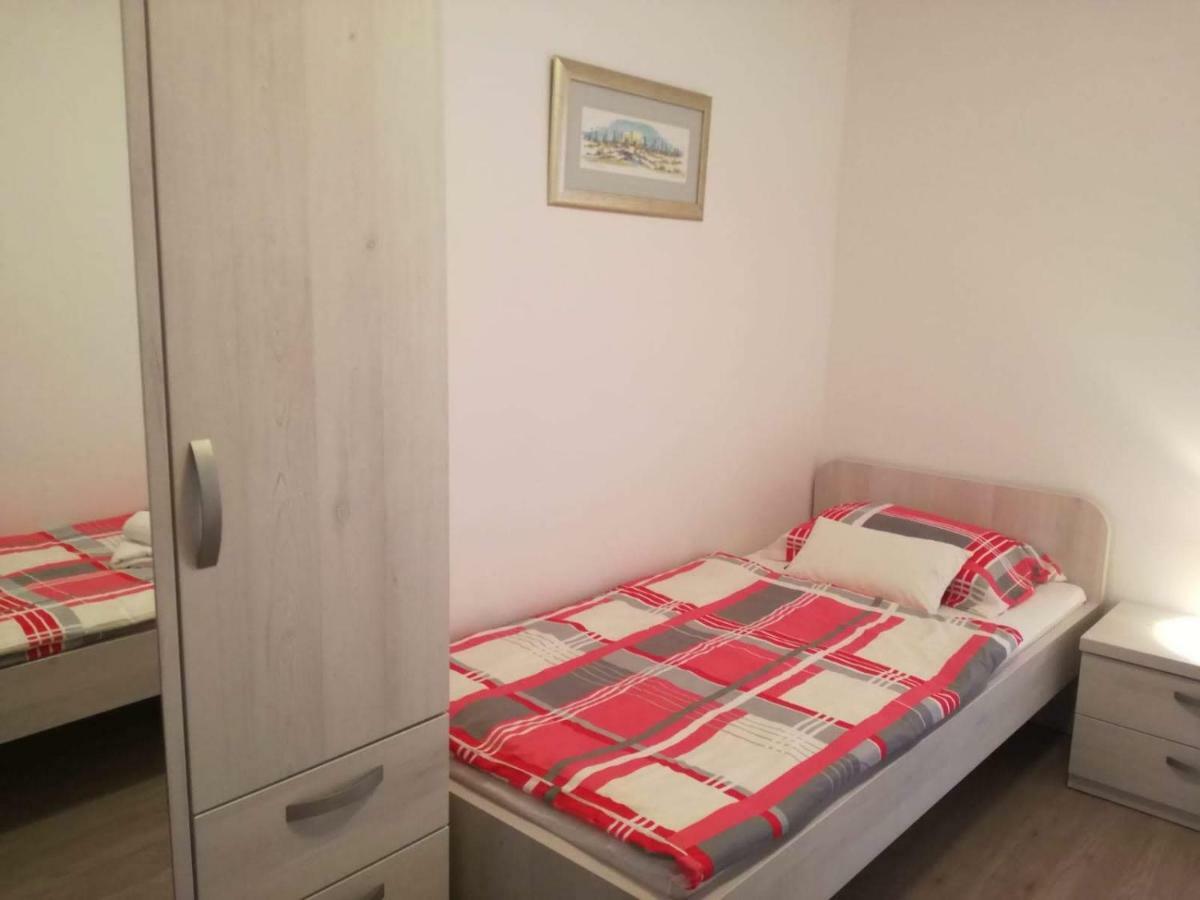 Apartman Dora Povljana Exterior foto